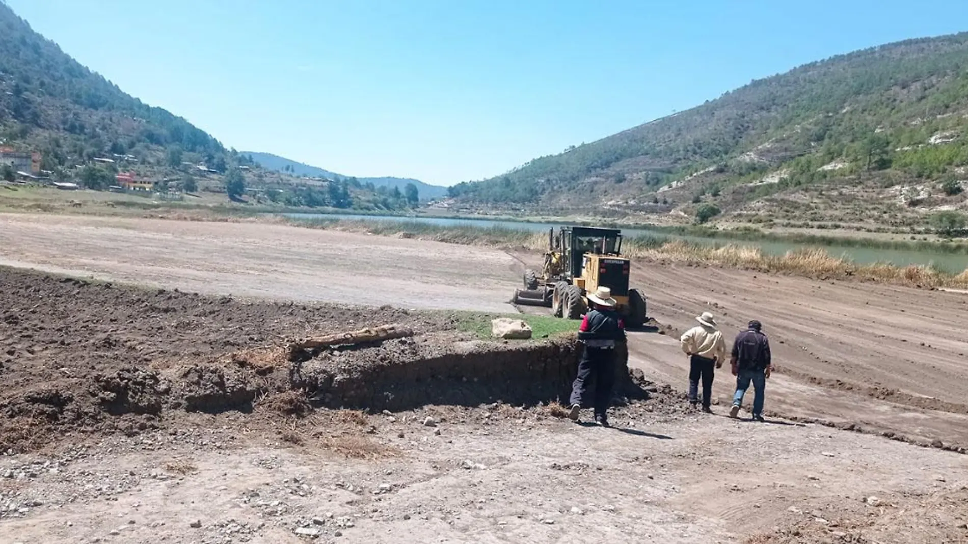 Las autoridades saben que los vecinos de la laguna grande tienen el problema de no poder mantener con vida a miles de peces